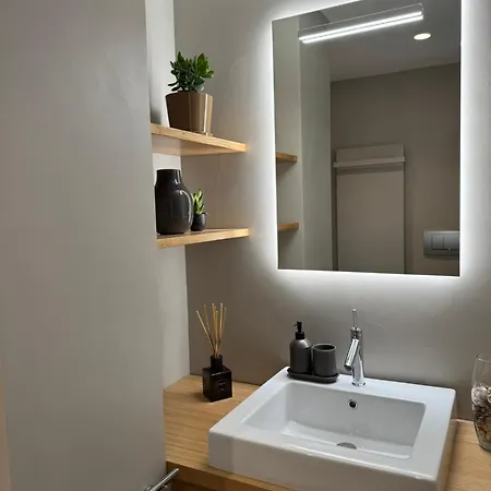 Lovely Loft & Flat * 梅纳焦