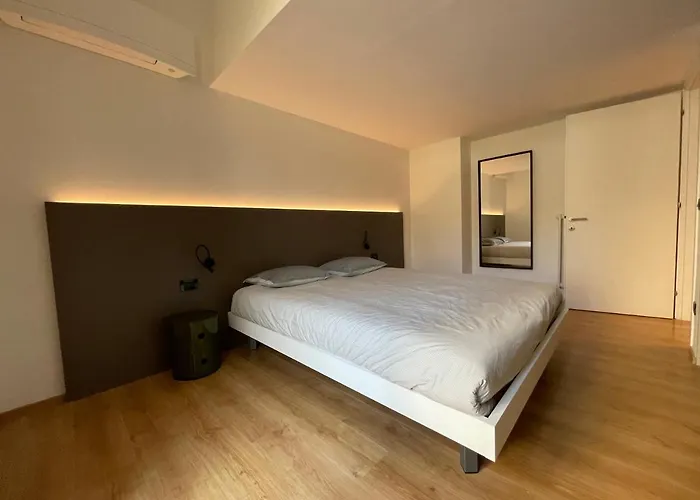 公寓 Lovely Loft & Flat